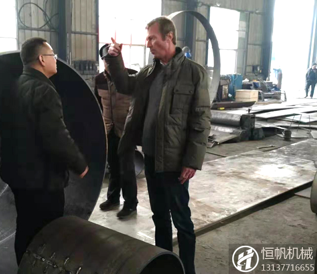 搶占有機肥設備出口新藍海 恒帆機械成功登陸芬蘭(圖1) 芬蘭客戶考察有機肥生產廠區(qū)